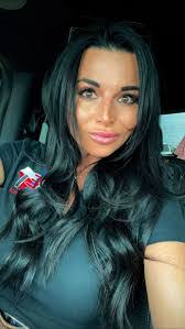 Tracy Deel's Instagram, Twitter & Facebook