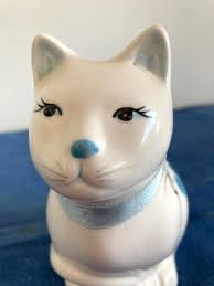 Vtg. 5" White Porcelain Cat Figurine
