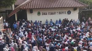 Setelah semakin hari semakin banyak santri yang datang, timbullah inisiatif untuk mendirikan pondok atau asrama di samping rumah kiai. Ppdb Online 2019 Disdik Kota Bekasi Buka Layanan Call Center Suara Jabar