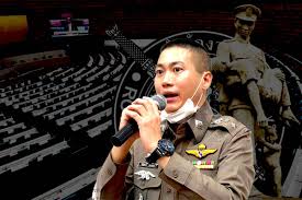 ธิติสรรค์ อุทธนผล ผกก.สภ.เมืองนครสวรรค์ ได้ให้สัมภาษณ์กับสำนักข่าว เดลินิวส์ หลังจากที่ถูกสั่งย้าย จากกรณีข้อกล่าวหา. Gvxt0xyg Zhmhm