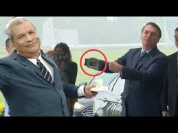 Sikêra junior e jair bolsonaro (reprodução). Presidente Jair Bolsonaro Assistindo Sikera Junior Youtube