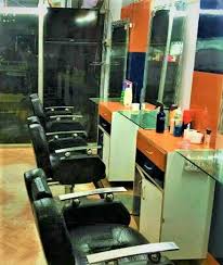 Their stylists have received training from some of the best and reputed institutions, so you martina wu is known as one of the best hairstylists in delhi who understands all kinds of hair types (especially curly hair) and hair woes. Lokaci Handsome Touch Salons Top Salons Handsome