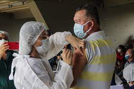 A covid‑19 vaccine is a vaccine intended to provide acquired immunity against severe acute respiratory syndrome coronavirus 2 (sars‑cov‑2), the virus causing coronavirus disease 2019. Pessoas Com 55 Anos E Doencas Preexistentes Devem Tomar A Vacina Contra A Covid 19 Em Manaus Amazonas G1