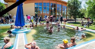 Az indexnek több szemtanú is megerősítette, hogy a párt egy mai tárgyalásán összetűzésbe keveredett az lmp két politikusa, sallai róbert benedek, az országos elnökség titkára és hadházy ákos társelnök. Sallai R Benedek Kenytelen Volt Kirugni A Turkevei Strand Dolgozoit Magyar Narancs