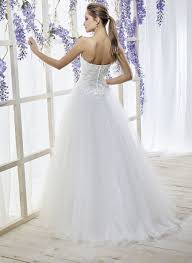 Unsere designer brautkleider gehen von romantischen tüll prinzessinnen kleidern mit viel spitze. 410 The Sposa Group Just For You Brautmoden Brautkleider Kollektion 2020 205 37 4221 Hochzeit De