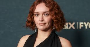 Beecham House' Star Leo Suter Takes On The Bustle Booth & Talks His Love Of  Olivia Colman