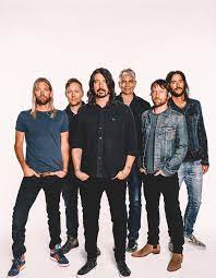 Foo fighters reconvened for 2011's wasting light, a butch vig production that doubled as the official return of pat smear, who hadn't played on any of the band's albums since 1997. Foo Fighters Hort Hier Den Ersten Teaser Ihres Dance Albums