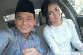 Suatu ketika rumahnya sedang kosong cuma tinggal tante juliet bertiga dengan anak asuhnya yang masih berumur 3 tahun dan pembantunya. Bila Ada Tak Setuju Dengan Aidil Aziz Tidak Ada Masa Memikirkan Tentang Yang Membenci Fasha Sandha Media Hiburan
