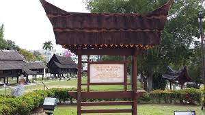 Nampak je orang negeri sembilan ni macam kasar, tapi sebenarnya semua ramah mesra. Mohd Faiz Bin Abdul Manan Muzium Negeri Sembilan