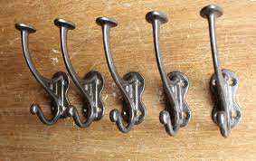 5 X Cast Iron Wall Hooks Vintage Style Bathroom Bath Towel Etsy Vintage Towels Decorative Wall Hooks Vintage Bathrooms