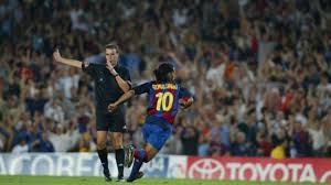 Viaggiare in autobus da barcellona (es), all stations fino a siviglia (es) è abbastanza facile e conveniente in riguardo alle altri opzioni di viaggio. Ronaldinho La Prima Partita Con Il Barcellona Al Camp Nou