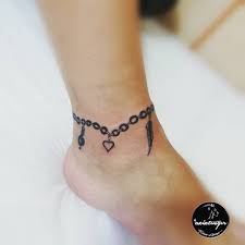 Ayak dövmeleri genellikle küçük şekillerden ya da yazılardan oluşturulmaktadır. Aziz Tattoo Hal Hal Dovme Modelleri Ayak Bilegi Facebook