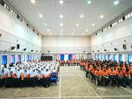 Rombongan yang terdiri daripada seorang lelaki dan 10 guru perempuan telah selamat tiba di perkarangan sekolah ini pada jam 10.30 pagi. Hari Pertama Sekolah Menengah Teknik Terengganu Rasmi Facebook