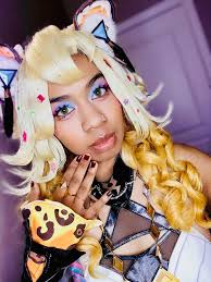 Xilonen cosplay and seeking friends