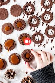 Recette De Biscuits Au Chocolat Avec Caramel Au Beurre Sale Recette Biscuit Chocolat Recette Caramel Biscuit Chocolat