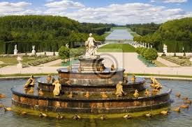 Oben auf dem brunnen steht eine statue der. Latona Brunnen Und Grosse Perspektive Von Versailles Garten Fototapete Fototapeten Versailles Quelle Open Air Myloview De