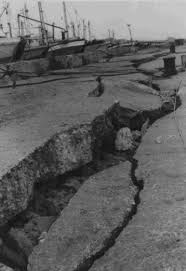 2011 earthquake off the pacific coast of tōhoku ）は、2011年（平成23年）3月11日（金）14時46分18.1秒 に、日本の三陸沖の太平洋を震源として発生した超巨大地震である 。 åœ°éœ‡ã«ä¼´ã†ç¾è±¡ã¨åœ°éœ‡ç½å®³