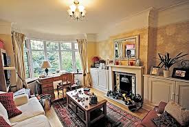 Stylish Suburban Makeovers In Part Two Of Our Design Special Two More Contestants On Tv S Great Interior Design Challenge Transform A Home In 48 Hours With 1 000 Daily Mail Online