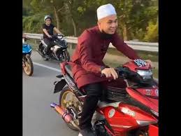 Dengan persamaan diatas nilia yang akan dihitung adalah r karena m dan y 1 hingga y n sudah diketahui nilainnya. Ustaz Pun Naik Motor Ysuku Wow Youtube