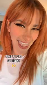 Let’s celebrate 🥂 WHO is sending us a bottle ?😂👯‍♀️