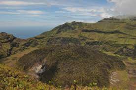 The volcano rises to peaks of 3,864 feet (1,178 metres) and 4,048 feet (1,234 metres) north of the crater. Pxzku6jucqnhym