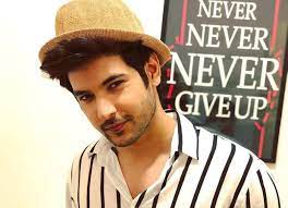 Beyhadh 2 Star Shivin Narang Injures His Left Hand Undergoes A Two Hours Long Surgery Bollywood News Jennifer Winget Bollywood Songs