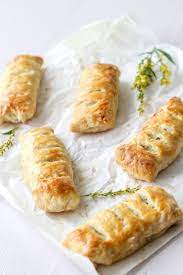 Mini Chicken Potato Pastry Pies Valentinascorner Com Chicken And Pastry Puff Pastry Recipes Dinner Puff Pastry Recipes