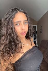 Sophie Simons's Instagram, Twitter & Facebook