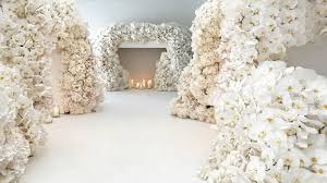 Hotel flowers luxury flowers jeff leatham flower decorations table decorations wedding design inspiration luxury wedding dream wedding flower designs. Jeff Leatham On Flower Walls Instagram And Working With The Kardashians Teen Vogue