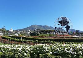 Kelurahan ini mengalami perkembangan karena adanya pergeseran dan perkembangan kota yang mulai membesar. Pesona Celosia Garden Ake Bak Kebun Bunga Di Eropa Okezone Travel