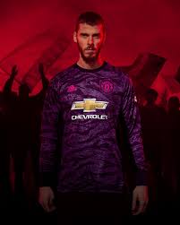 Shop form our huge range of manchester united replica shirts and kit. Adidas And Manchester United Launch 19 20 Home Kit Celebrating 1999 Treble