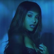 Find out the secrets to ariana grande's famous hairstyles so you can create your own version and flip your hair like a true pop diva! Ariana Grande S New Music Video Includes Zero Ponytails Racked
