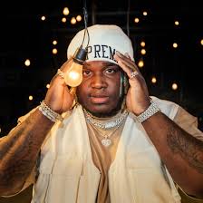 Carlos isaías morales williams (born december 3, 1993), better known as sech, is a panamanian singer. Sech Shares Video For New Song Relacion Watch Pitchfork
