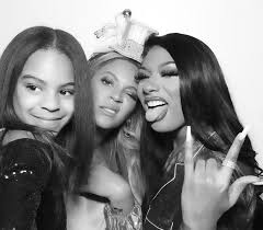 Mix clear hair gel with your chosen glitter, then paint it on to your part using a dye brush. Beyonce And Blue Ivy Are Twins In A New Year S Eve Photo