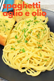 Spaghetti Aglio E Olio In 2020 Olio Recipe Pasta Alio Olio Recipe Pasta Noodle Recipe