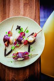 Brochettes De Magret Fume Au Chevre Frais Et Vinaigrette De Sureau Par Julien Duboue Recette Brochette Chevre Frais Magret Fume
