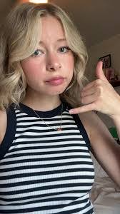 Nicole Peyton's Instagram, Twitter & Facebook