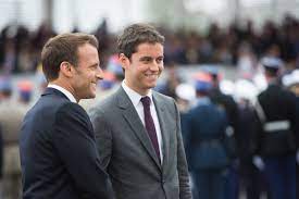 Les deux hommes devront cependant essayer de ne pas trop parler boulot : Info Closer Gabriel Attal L Un De Ses Premiers Amours E Closer