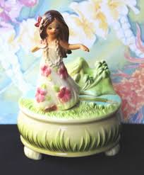 Hawaii's music legand, genoa keawe sings her famous song papalina lahilahi. Vintage Josef Originals Hawaiian Wedding Song Hula Girl Music Box Hawaii Rare Girls Music Box Hula Girl Hawaiian Wedding