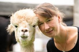 Kuckuck! 🙋🏼 Nächste Woche ist es wieder soweit. Die Schur steht an und  alle #alpakas 🦙🦙 bekommen eine neue Frisur! 💇🏼‍♀️ Wird dann wohl mal  wieder Zeit für ein paar neue Bilder.