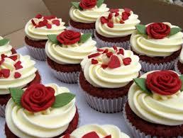 1001 Ideen Fur Muffins Dekorieren 135 Bilder Zu Jedem Anlass Muffins Dekorieren Rote Cupcakes Hochzeitstorte Cupcakes
