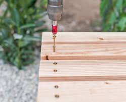 Sie benötigen für diese holzbank 1x holzstamm, 4x metallstangen und sie möchten eine rustikale und massive gartenbank aus holz selber bauen? Gartenbank Selber Bauen Schritt Fur Schritt Mein Schoner Garten