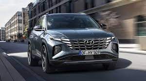 Der erhöhte mitteltunnel schränkt die nützlichkeit des schmalen mittelsitzes ein. Hyundai Tucson 2021 Neue Generation Des Kompakt Suvs Ist Extrem Kantig