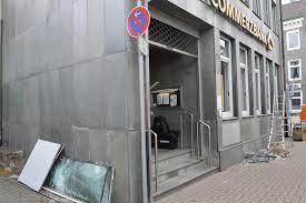Deutsche bank öffnungszeiten in schwelm, de. Anwohner Horten Lauten Knall Tater Fluchteten Im Audi Enormer Gebaudeschaden Geldautomaten Der Commerzbank Gesprengt Schwelm