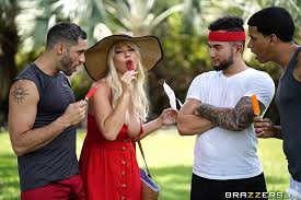 ▷ London River in Slipping It In The Soccer Milf (Photo 1) | Brazzers