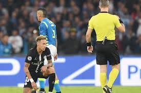 De bekendste scheidsrechter van nederland is terug van het wk voetbal. Neymar Hits Out At Disrespectful Referee Bjorn Kuipers After Psg Napoli Draw Bleacher Report Latest News Videos And Highlights