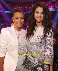 بالصور سيلينا جوميز تتألق بشورت قصير وبلوزة ملونة في حفل kids choice awards eva longoria selena gomez child selena gomez pictures