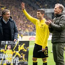 Christian pulisic is an actor, known for christian pulisic top 20 (2018), me or him (2018) and match of the day 2 (2004). Emotionale Botschaft Nach Bvb Abschied So Stolz Ist Papa Pulisic Auf Sohn Bvb 09