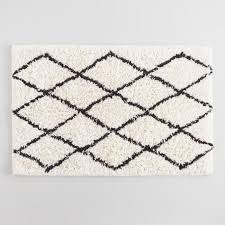 Black And White Bath Rug Set Our Exclusive Moroccan Inspired Shag Bath Mat Features A Black Diamond Pattern On An Ivory Background Shag Bath Mat Diy Bath Mats Bath Rugs Sets