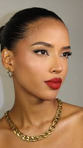 𝕭𝖗𝖚𝖓𝖊𝖙𝖙𝖊 𝖆𝖚𝖗𝖆 𝖔𝖓 𝖗𝖊𝖉 𝖑𝖎𝖕𝖘 ❤️‍🔥💋, • Quien más ama los  labios rojos ? Está es una propuesta que realice en una clase vip para un  maquilladora de Sechura. Qué tal les parece el look, les gusta? 👀❤️‍🔥, ...